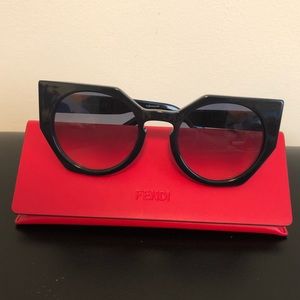 Fendi Sunglasses 🕶